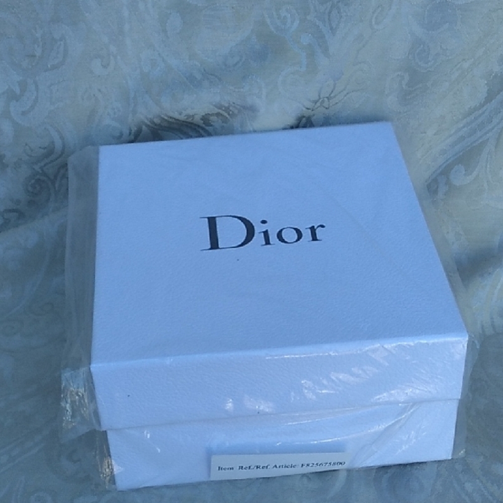 Dior Gift Box - Sealed - Picture 2 of 3